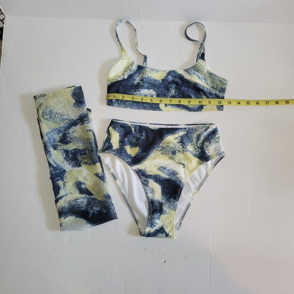 Bikini with Sarong - Picture 9 of 11